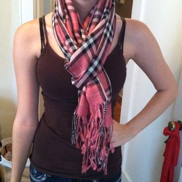 Super cute fall scarf 💯% cashmere!😍