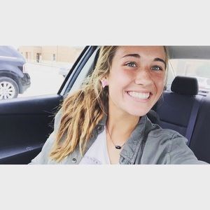 Meet your Posher, Alyssa