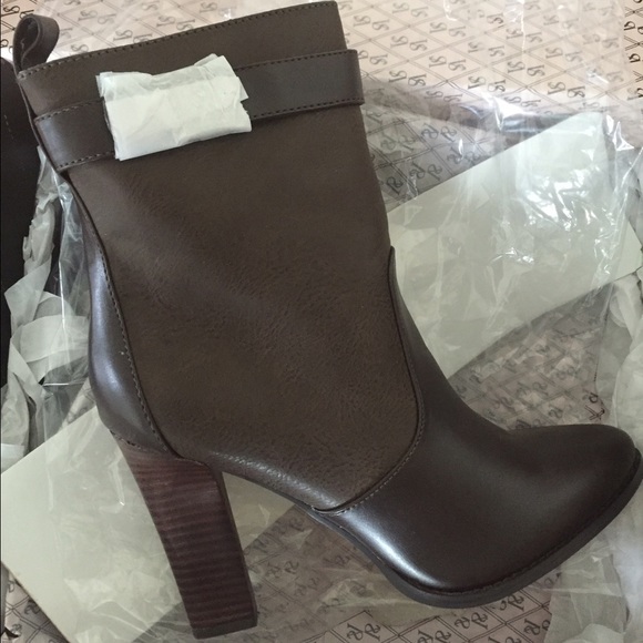 VS booties Brown