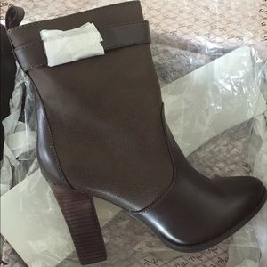 VS booties Brown