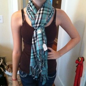 Super cute fall scarf 💯% cashmere!😍