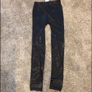 Shiny black leggings