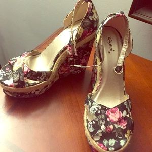 Open wedged heels with buckle around the ankle