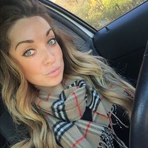 Meet your Posher, Kaylin