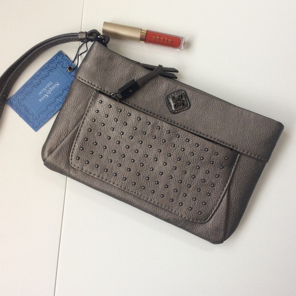 Simply Vera Vera Wang Handbags - 🆕 Gorgeous Beaded Wristlet NWT
