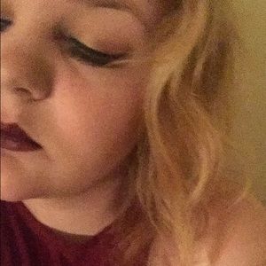 Meet your Posher, Caitlin