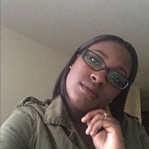 Meet your Posher, Larae