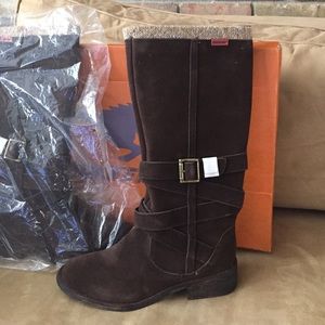 Rocketdog suede brown boots.