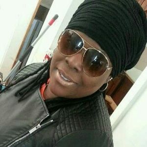 Meet your Posher, Edith