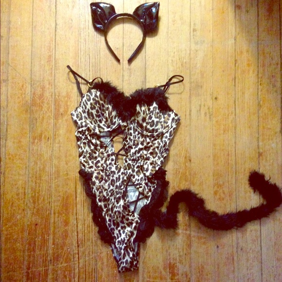 ❌ SOLD ❌ Sexy Little Things Kitten Set