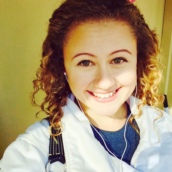 Meet your Posher, Elena - Picture 1 of 1