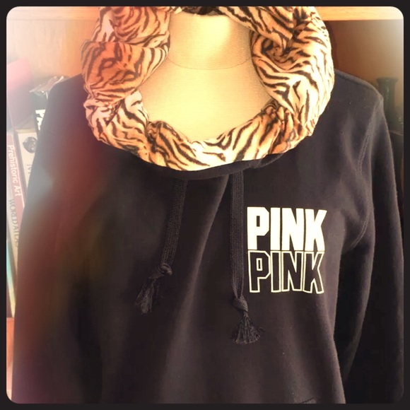 SOLD on Ⓜ️!!!!!!! Vs tiger cowl neck hoodie - Picture 1 of 3