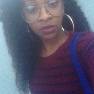 Meet your Posher, Donecia