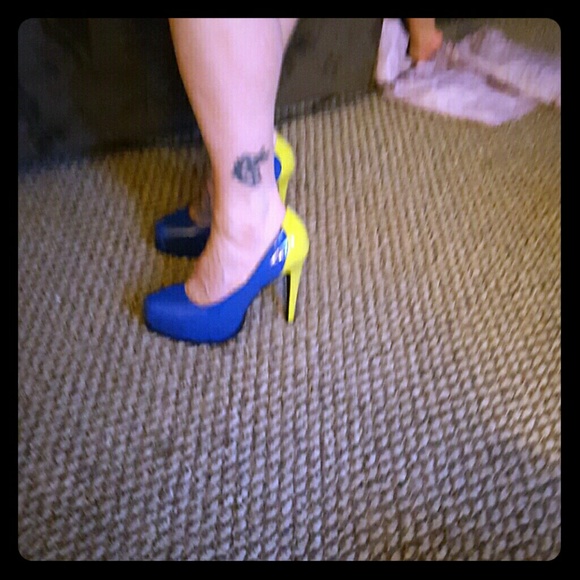 Vera wang pumps