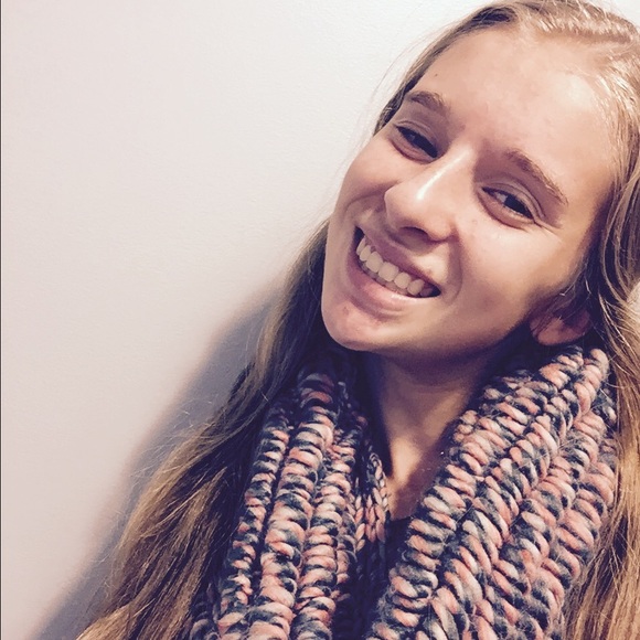Meet your Posher, Carly