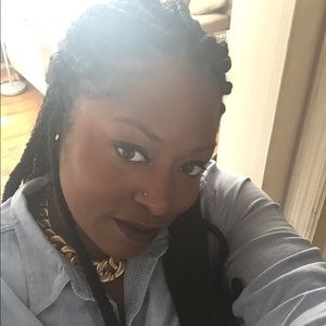 Meet your Posher, Denise