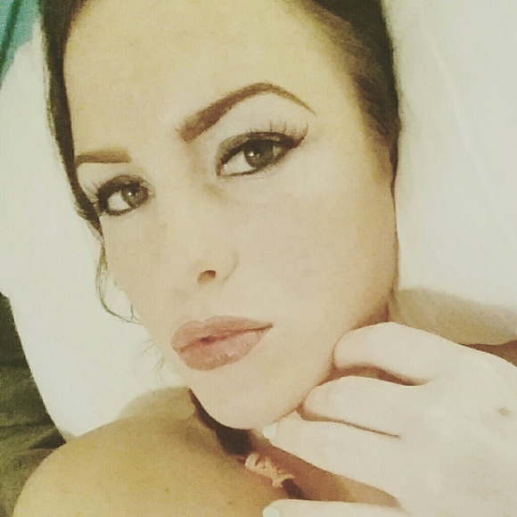 Meet your Posher, Danielle - Picture 3 of 4