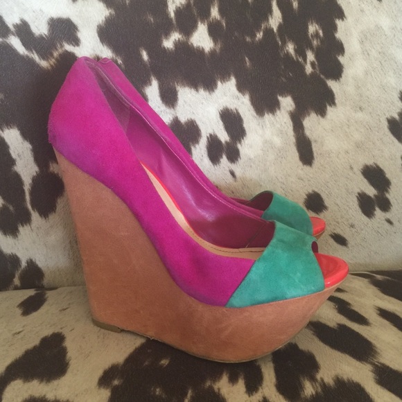 Fabulous platform wedge. - Picture 4 of 4