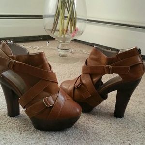 Qupid platform ankle booties