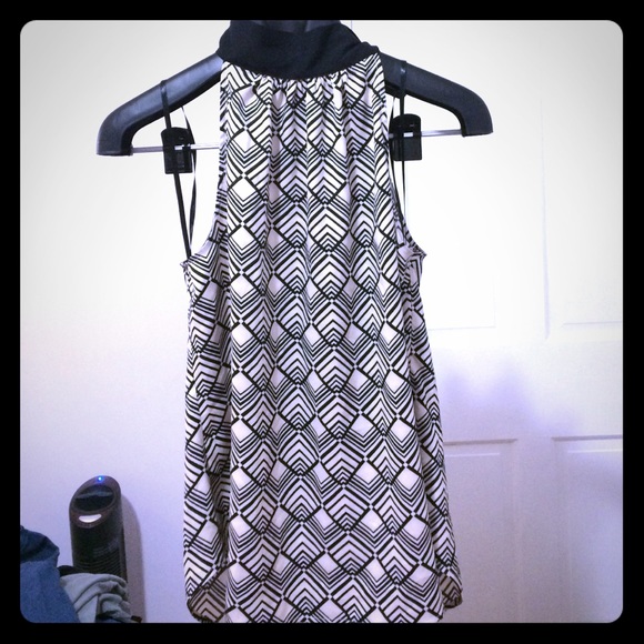 NWT New York & Co sleeveless tie neck top