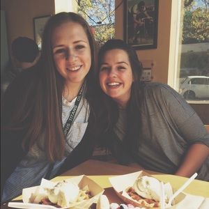 Meet your Posher, Alexis