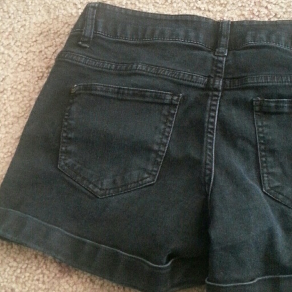 Shorts - Picture 3 of 3