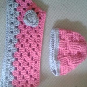 Toddlers hat and poncho sets