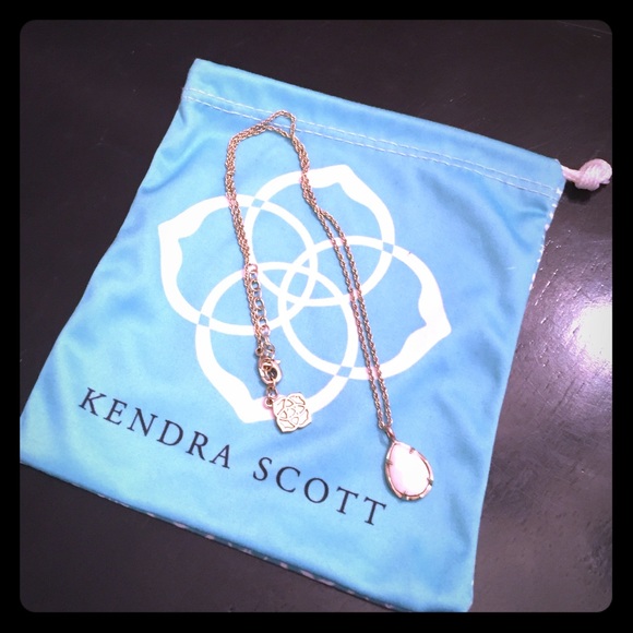 Kendra Scott necklace