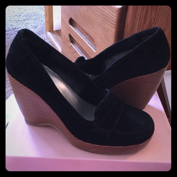 Black wedges!