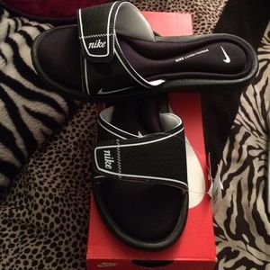 Nike women comfort sandals ! Make an offer:)