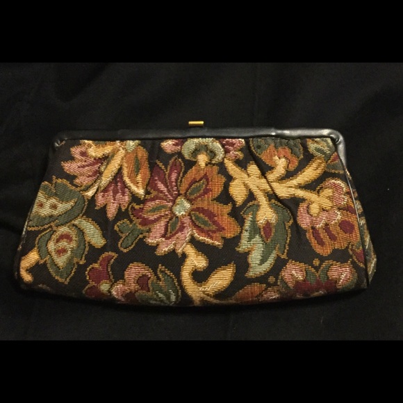 Land M Handbags - 🌺HOST PICK x 2🌺Vintage Land M Tapestry Clutch