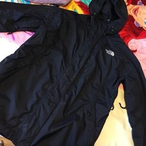 All black north face windbreaker