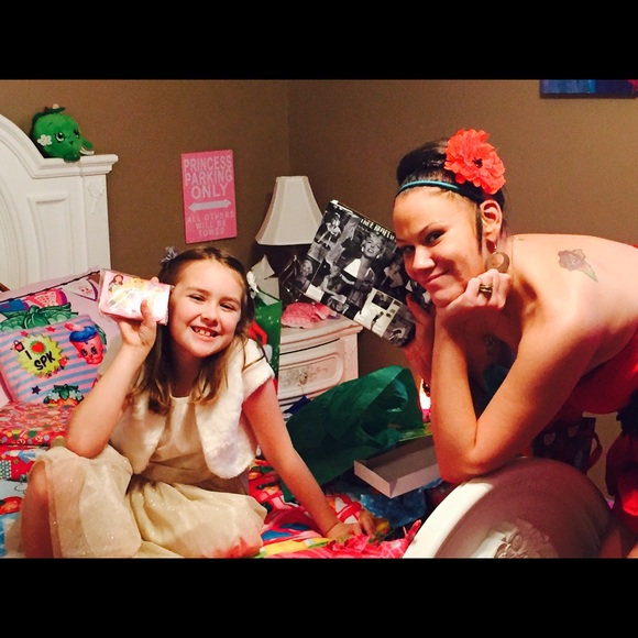 Meet your Posher, Tara - Picture 2 of 4