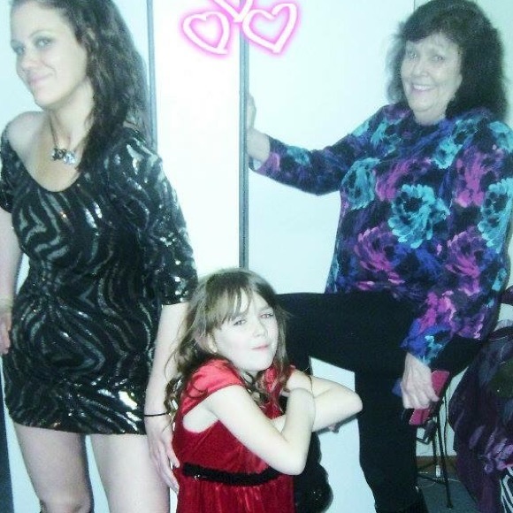 Meet your Posher, Tara - Picture 3 of 4