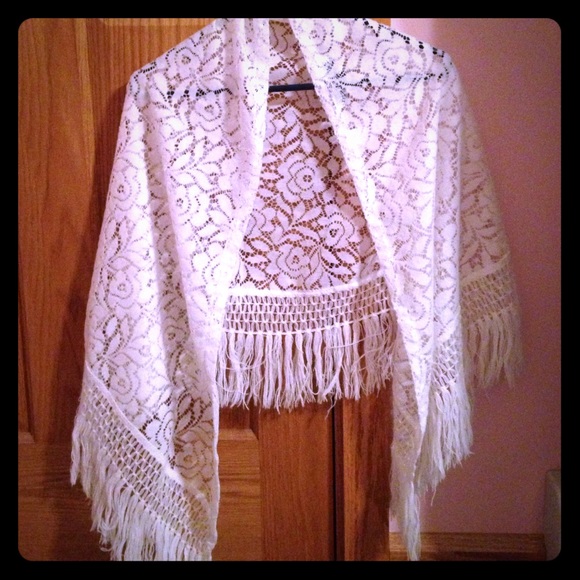 New sleeveless white lace shawl/kimono