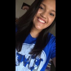 Meet your Posher, Adriana