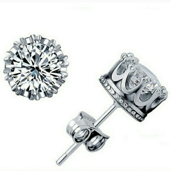 Beautiful crown studs🎉 NWOT