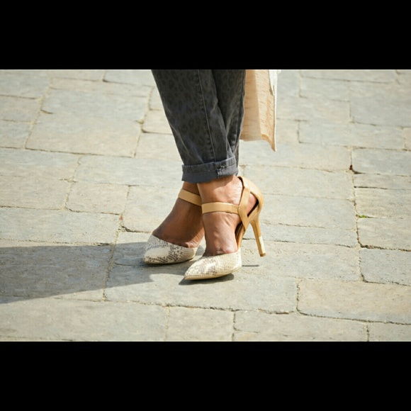 SOLD in bundle BCBGeneration Dalby Pumps - Picture 4 of 4