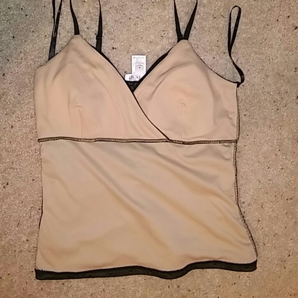 WHITE/BLACK TOP - Picture 2 of 3