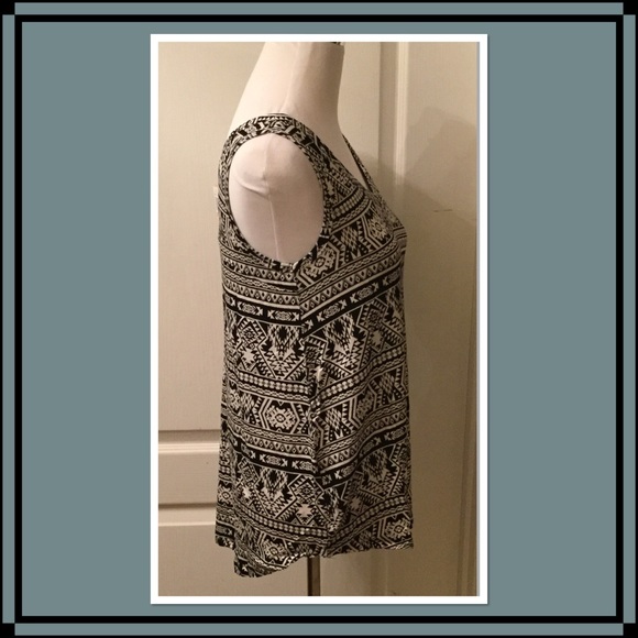 Hippie Rose Juniors' Printed A-Line Tank - Picture 2 of 4