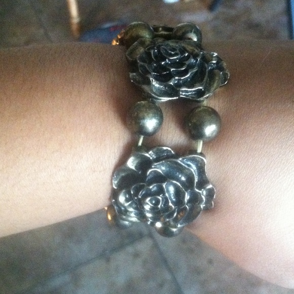 Gold rose bracelet