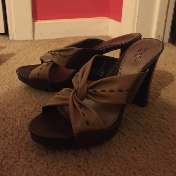 Vera Wang Brown and Tan Heels