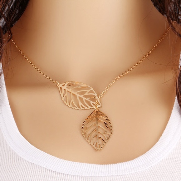 Jewelry - ‼️SALE ‼️ GOLD DOUBLE LEAF NECKLACE