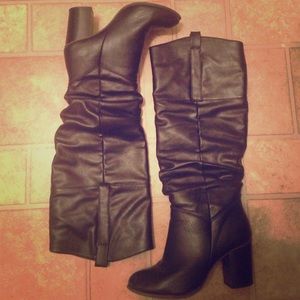 Black heeled boots