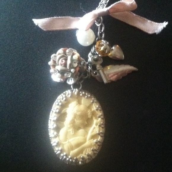 Vintage looking necklace