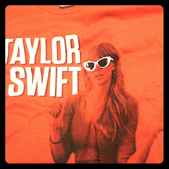 Taylor Swift t-shirt