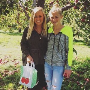 Meet your Posher, Abby