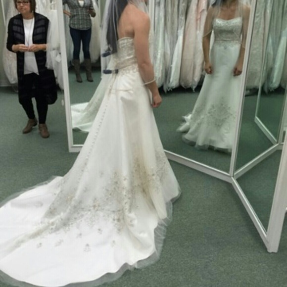 Casablanca Wedding Dress - Picture 2 of 4