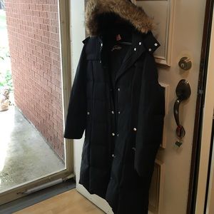 To knee down puffer jacket by Guess