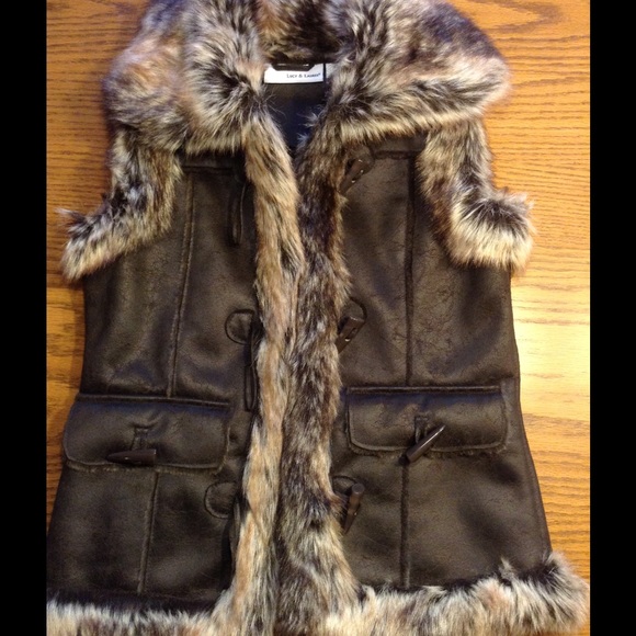 Lucy & Laurel faux fur trim vest